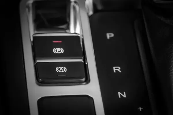 ترمز پارک برقی و اتوهلد آریزو ۵ اف ال (Arrizo 5 ie fl)